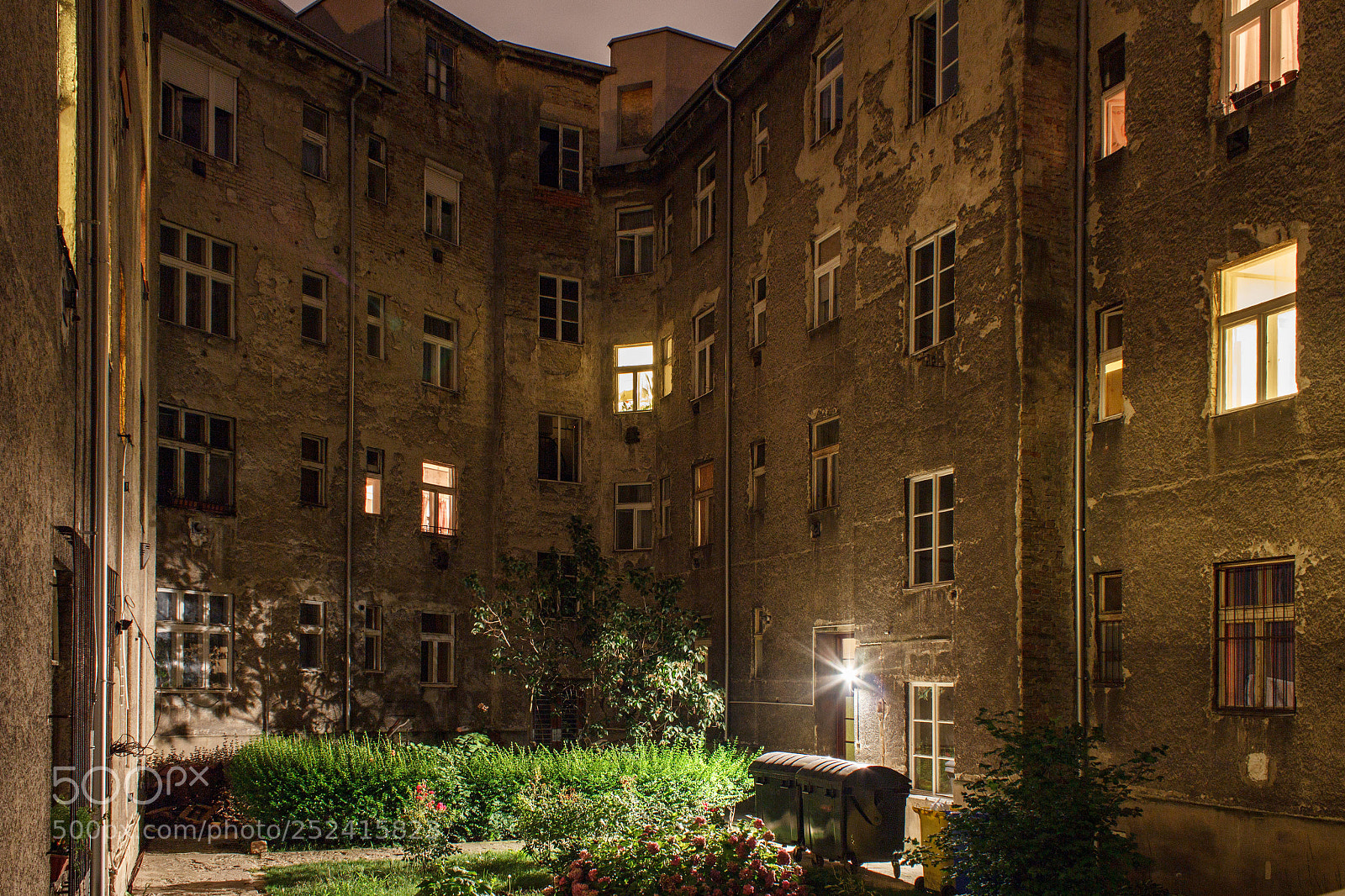 Canon EOS 600D (Rebel EOS T3i / EOS Kiss X5) sample photo. Railway houses photography