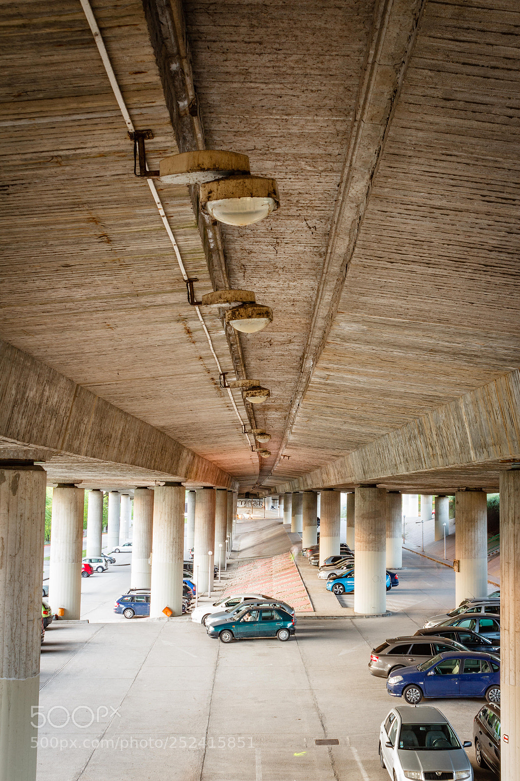 Canon EOS 600D (Rebel EOS T3i / EOS Kiss X5) sample photo. Lafranconi parking lot photography