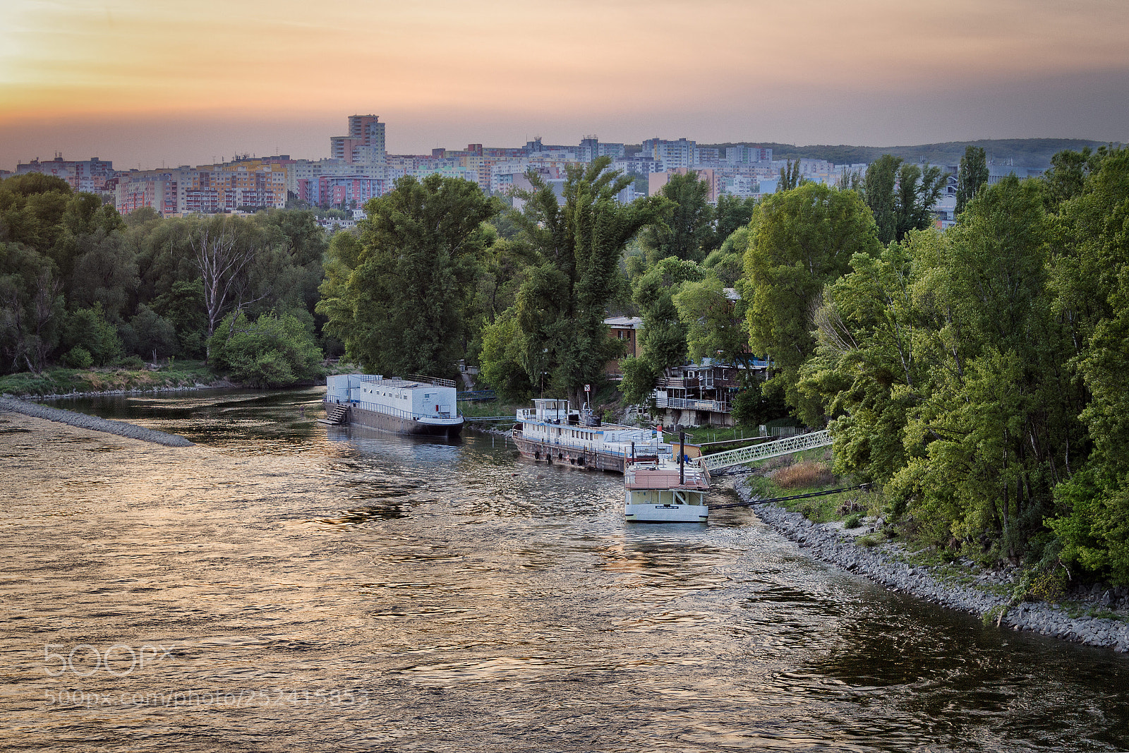 Canon EOS 600D (Rebel EOS T3i / EOS Kiss X5) sample photo. Sunset danube photography