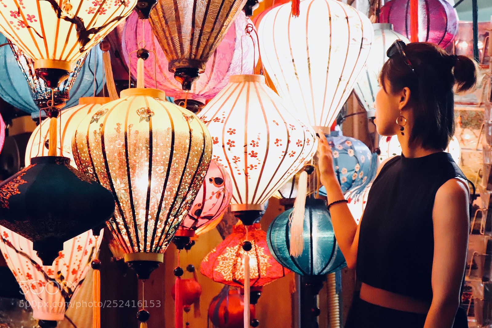 Canon EOS 77D (EOS 9000D / EOS 770D) sample photo. Asian style photography