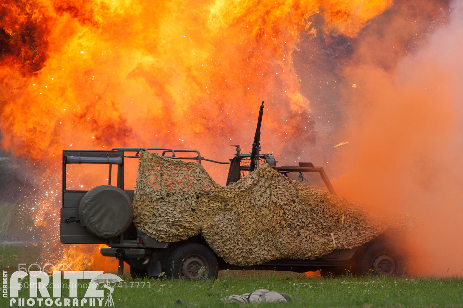 Canon EOS 50D sample photo. Explosion bei der flugshow photography
