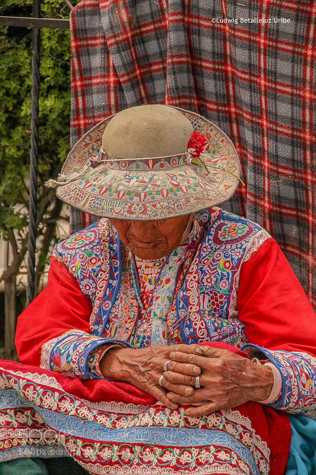 Canon EOS 600D (Rebel EOS T3i / EOS Kiss X5) sample photo. Colca canyon people photography