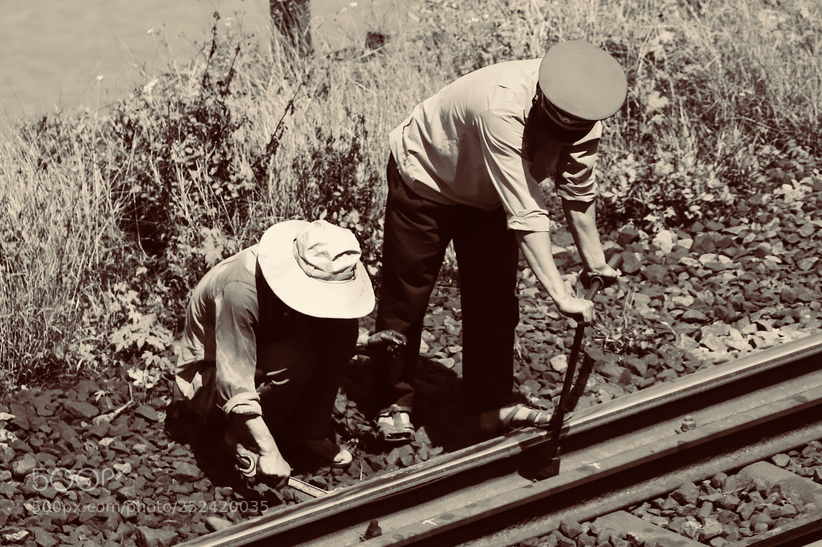 Canon EOS 77D (EOS 9000D / EOS 770D) sample photo. Train worker photography