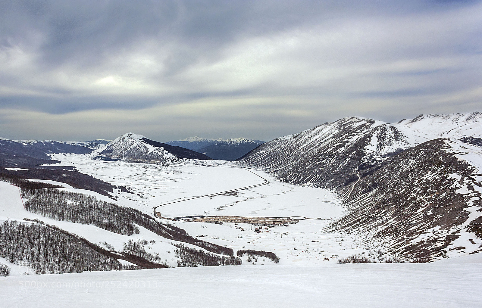 Canon EOS 1000D (EOS Digital Rebel XS / EOS Kiss F) sample photo. Campo felice (aq) photography