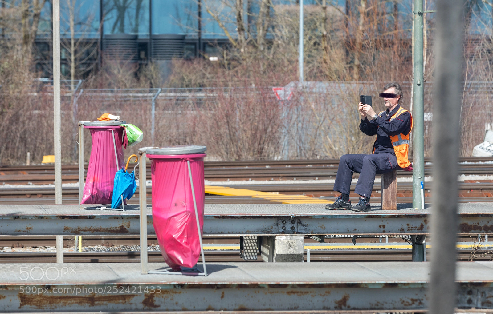 Canon EOS 5D Mark IV sample photo. Working man photography