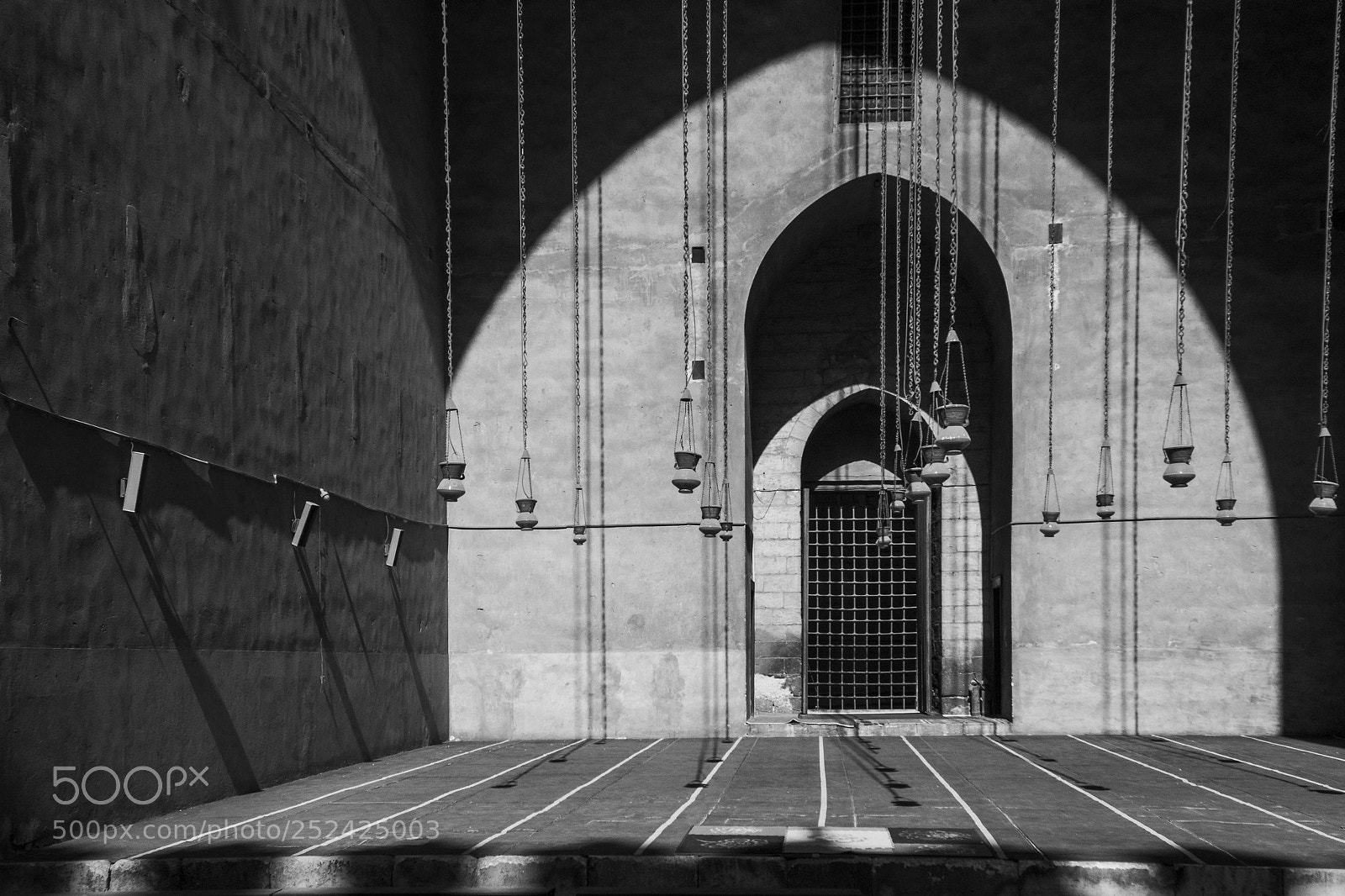 Sony SLT-A77 sample photo. Arch of shadow photography