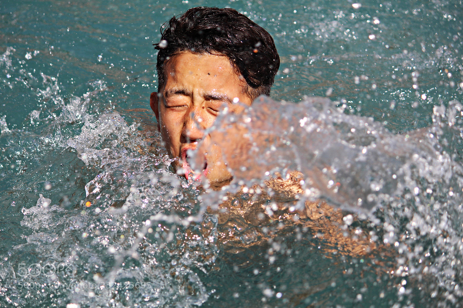 Canon EOS 1300D (EOS Rebel T6 / EOS Kiss X80) sample photo. Boy swimming photography