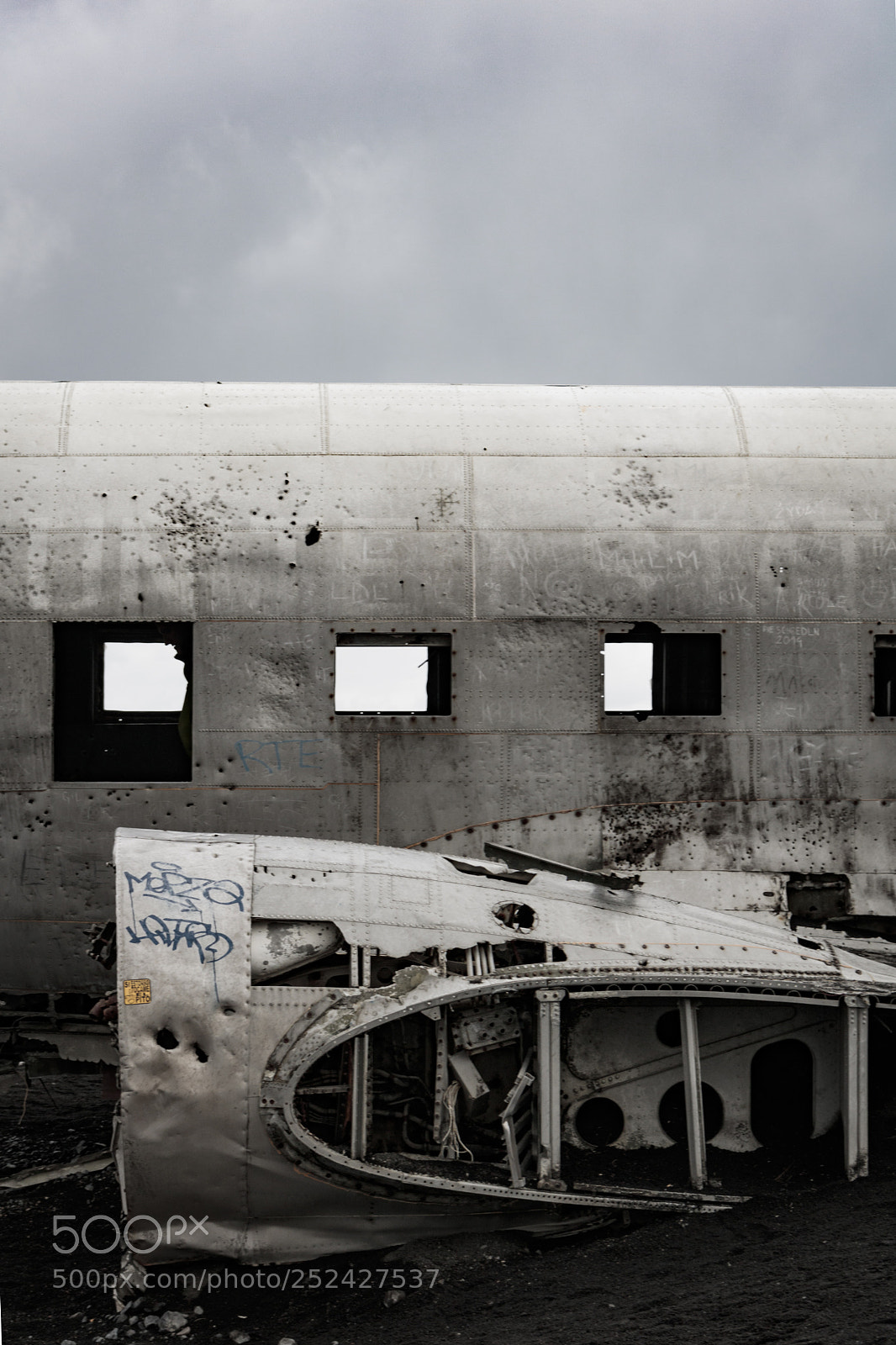 Canon EOS 750D (EOS Rebel T6i / EOS Kiss X8i) sample photo. Solheimasandur plane wreck photography