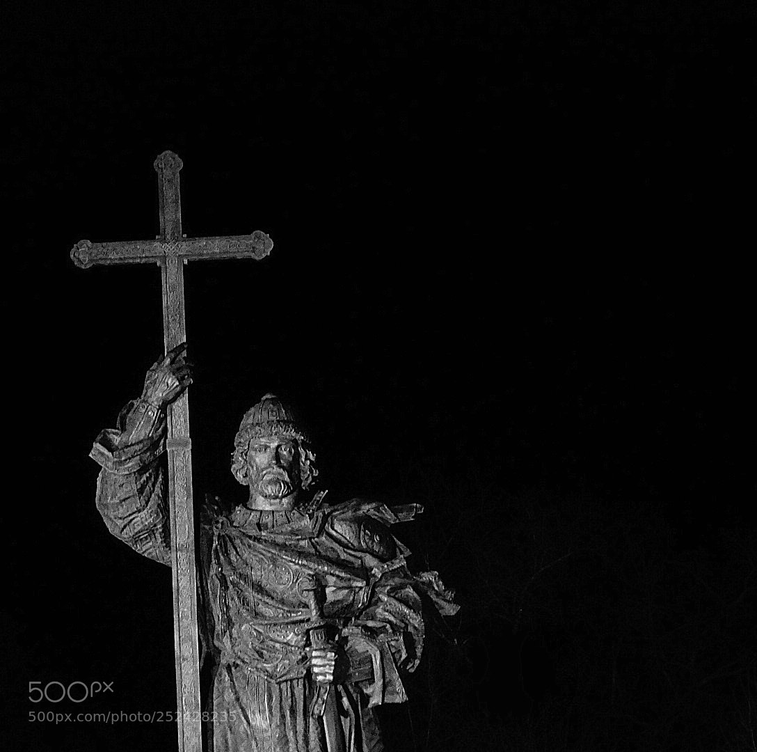 Sony DSC-HX90 sample photo. The monument to vladimir photography