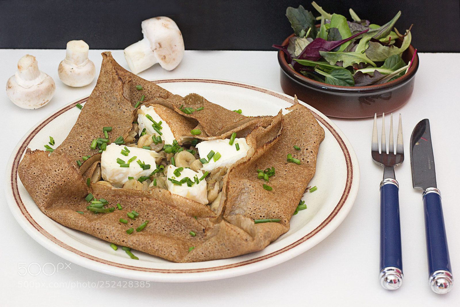 Canon EOS 60D sample photo. Galette bretonne champignons et photography