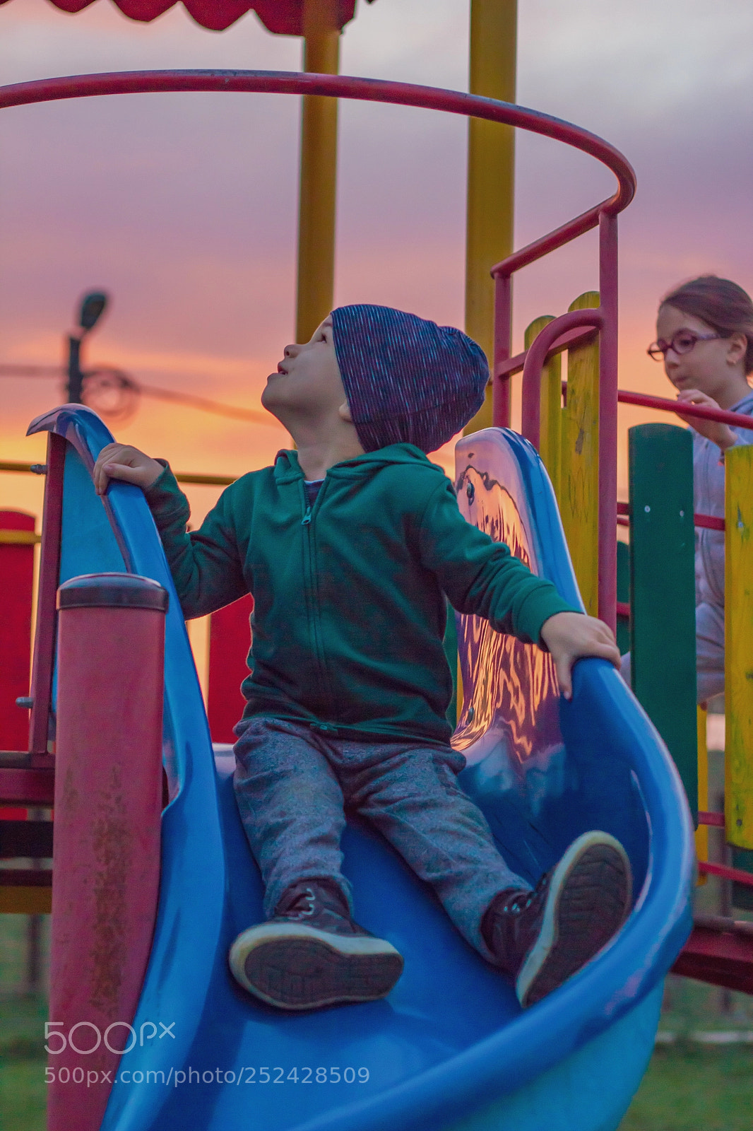 Canon EOS 600D (Rebel EOS T3i / EOS Kiss X5) sample photo. Patrick at the playground photography