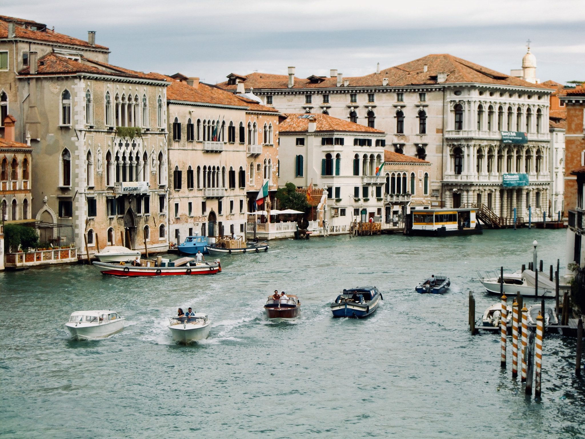 CASIO EX-Z450 sample photo. Vience, the grand canal photography