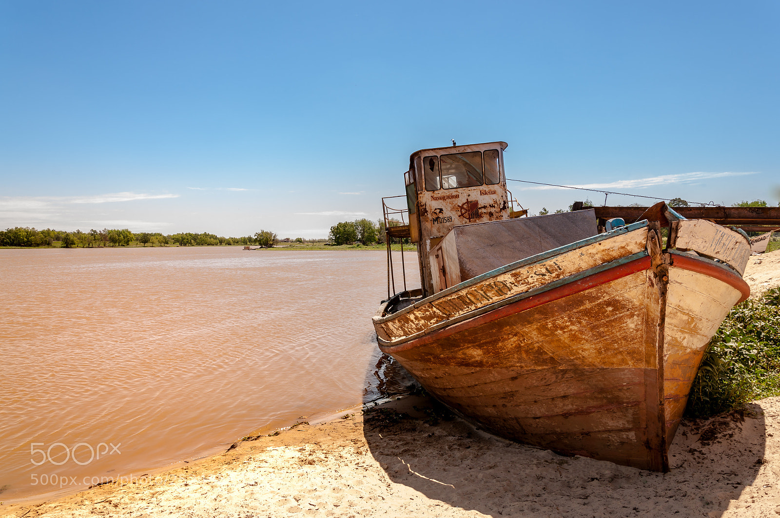 Nikon D90 sample photo. Abandoned boat at the photography