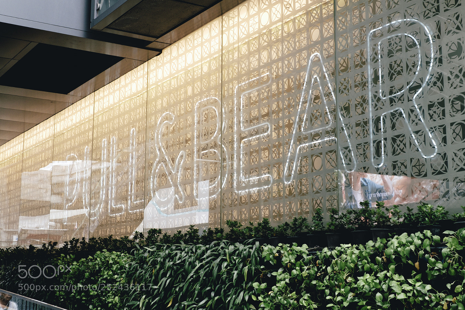 Fujifilm X-T1 sample photo. Pull & bear decoration photography