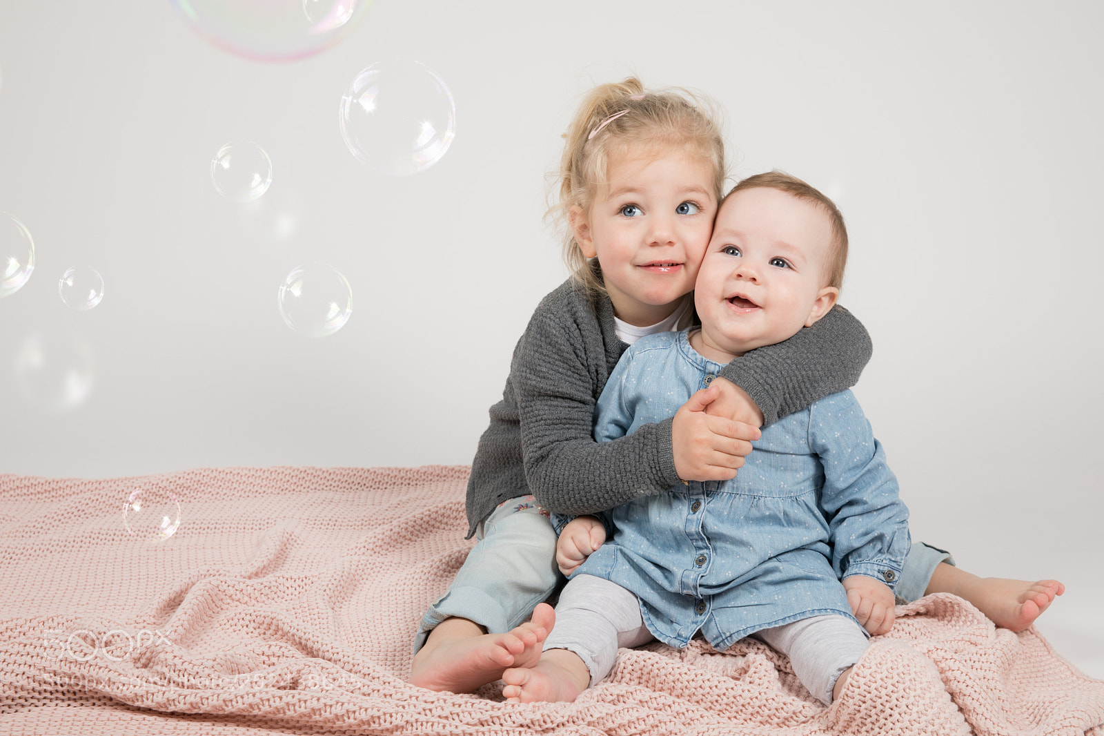 Canon EOS 5D Mark IV sample photo. Sister love photography