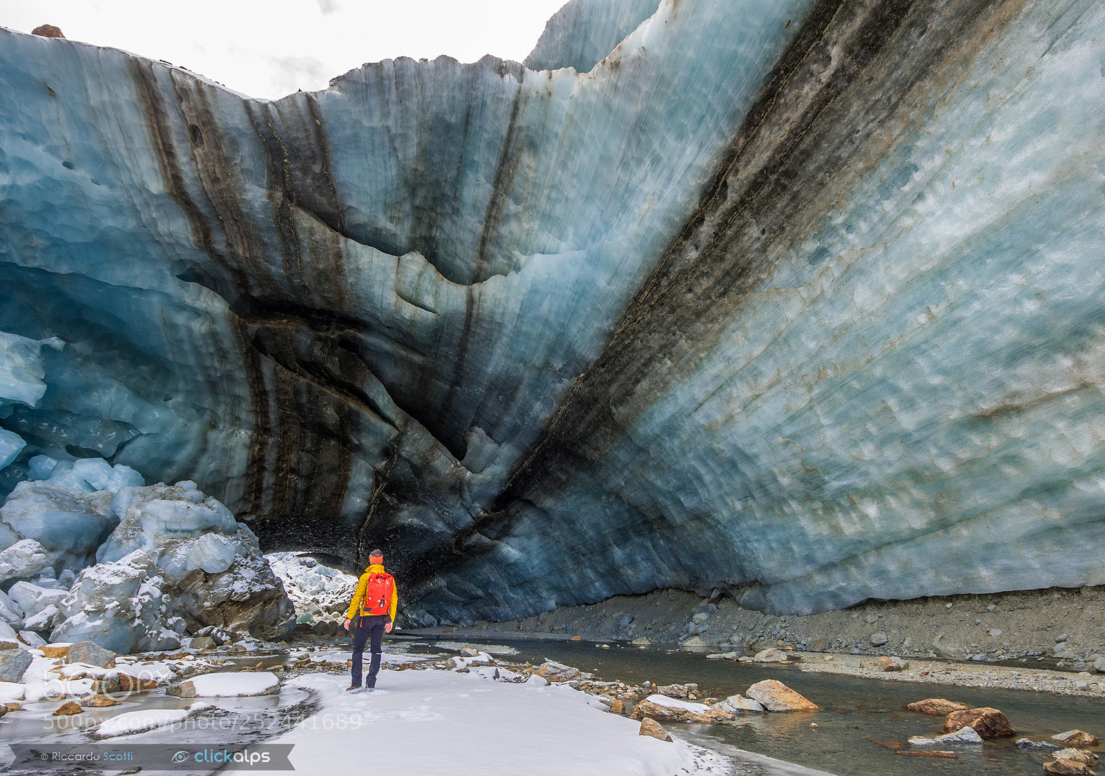 Panasonic Lumix DMC-GX85 (Lumix DMC-GX80 / Lumix DMC-GX7 Mark II) sample photo. Walking in the glacier photography
