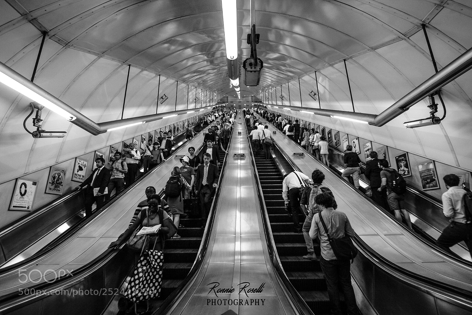 Canon EOS 40D sample photo. London subway photography