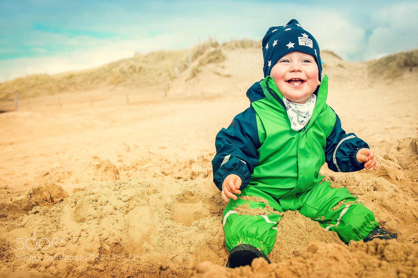Canon EOS 700D (EOS Rebel T5i / EOS Kiss X7i) sample photo. Baby at the beach photography