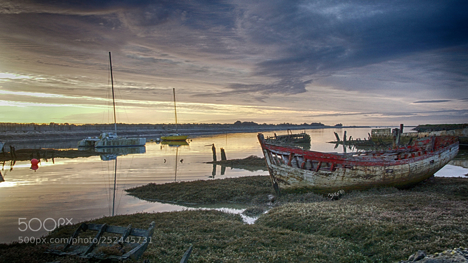 Sony ILCA-77M2 sample photo. Encore et diiferent photography