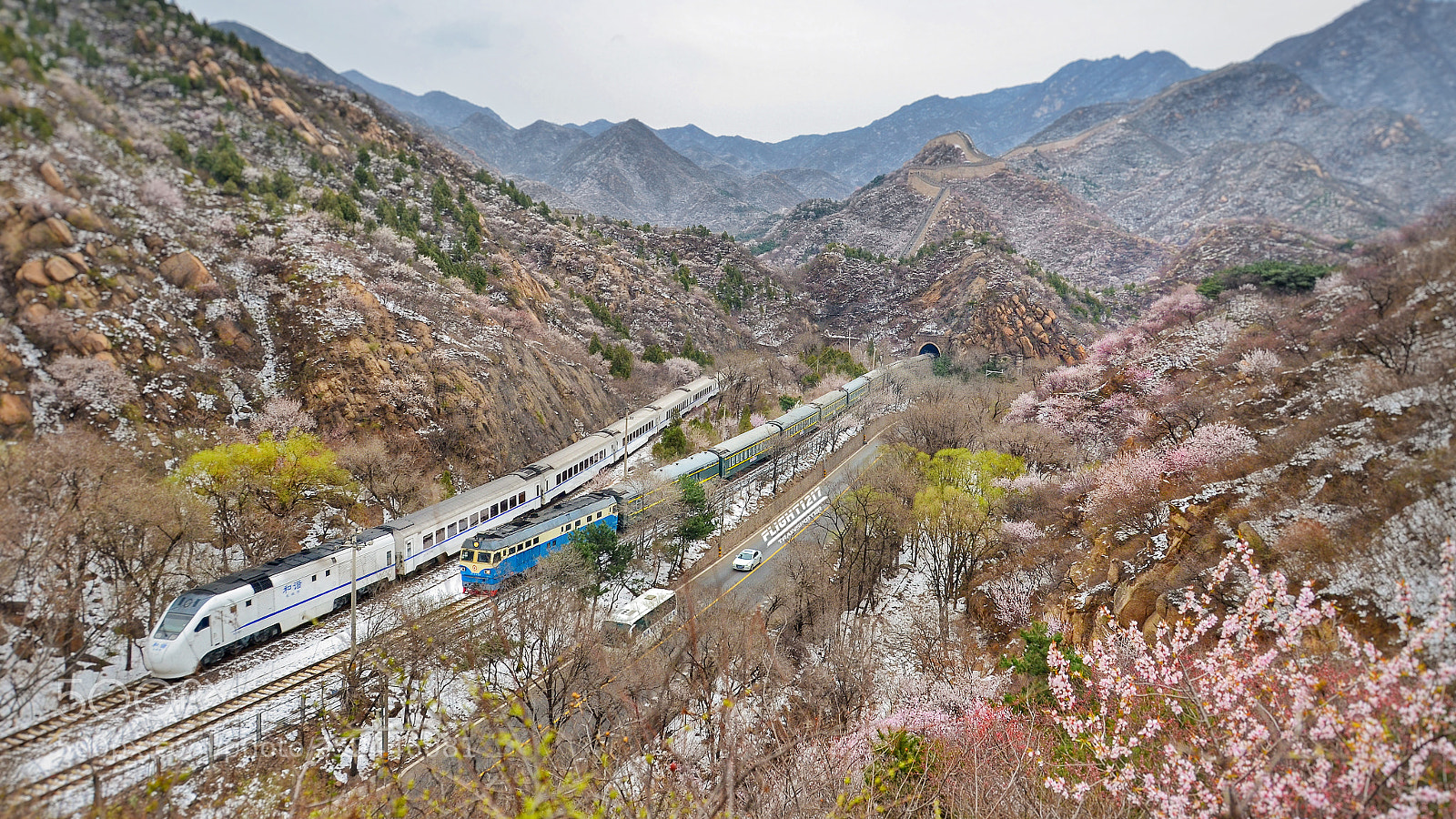 Nikon D7000 sample photo. The train bound for photography