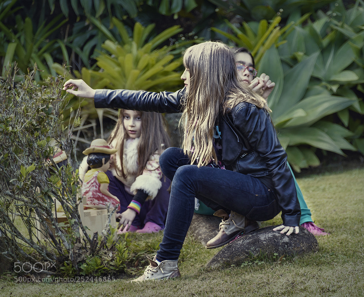 Nikon D600 sample photo. Children in the garden photography