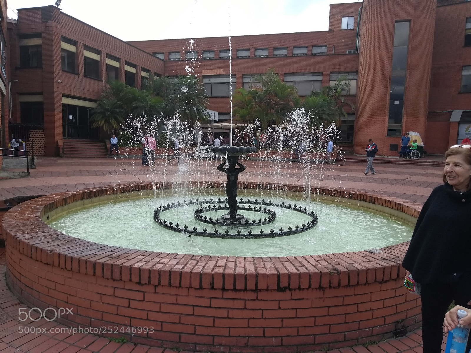 Motorola Moto G (5th Gen) sample photo. La fuente del cam photography
