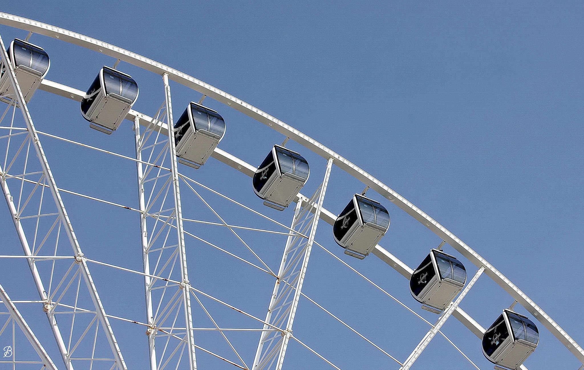 Canon EF-S 55-250mm F4-5.6 IS sample photo. High in the sky photography