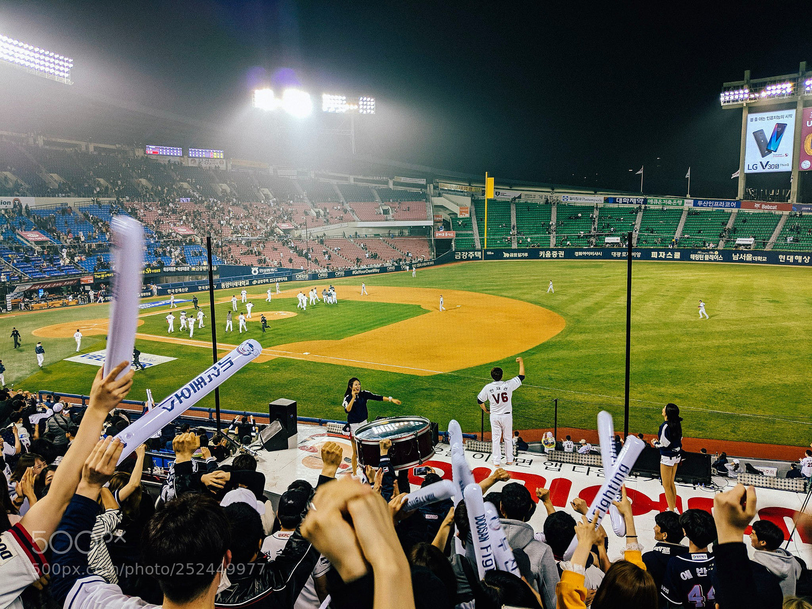 Google Pixel 2 sample photo. Korean baseball photography