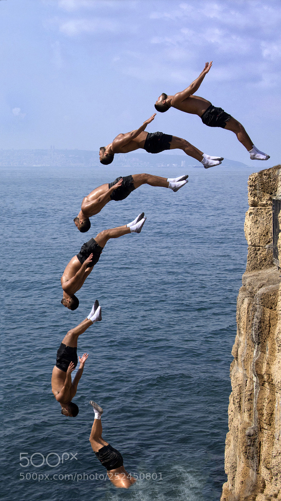 Canon EOS 5D Mark IV sample photo. Jumping to the sea photography