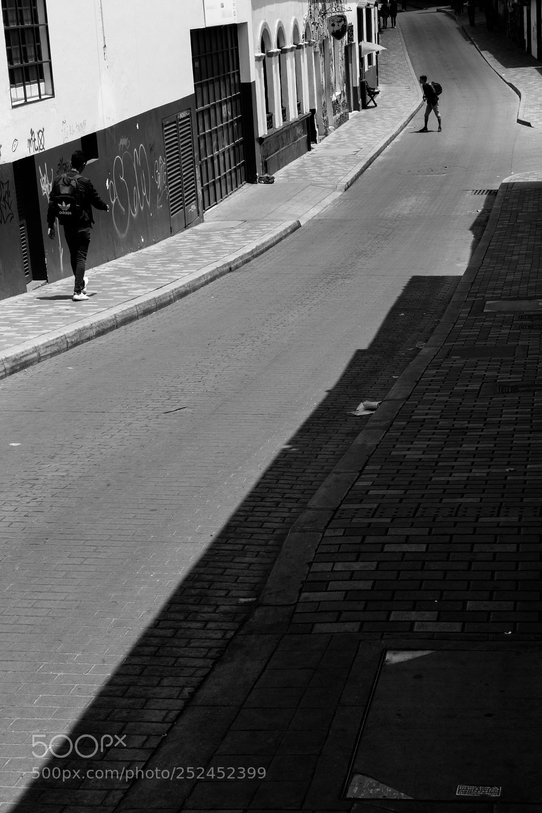 Canon EOS 700D (EOS Rebel T5i / EOS Kiss X7i) sample photo. Lone downtown street photography