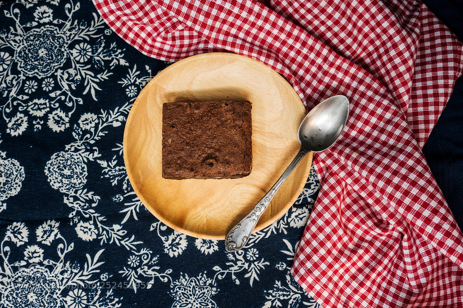 Sony Cyber-shot DSC-RX100 IV sample photo. Chocolate brownie cake on photography