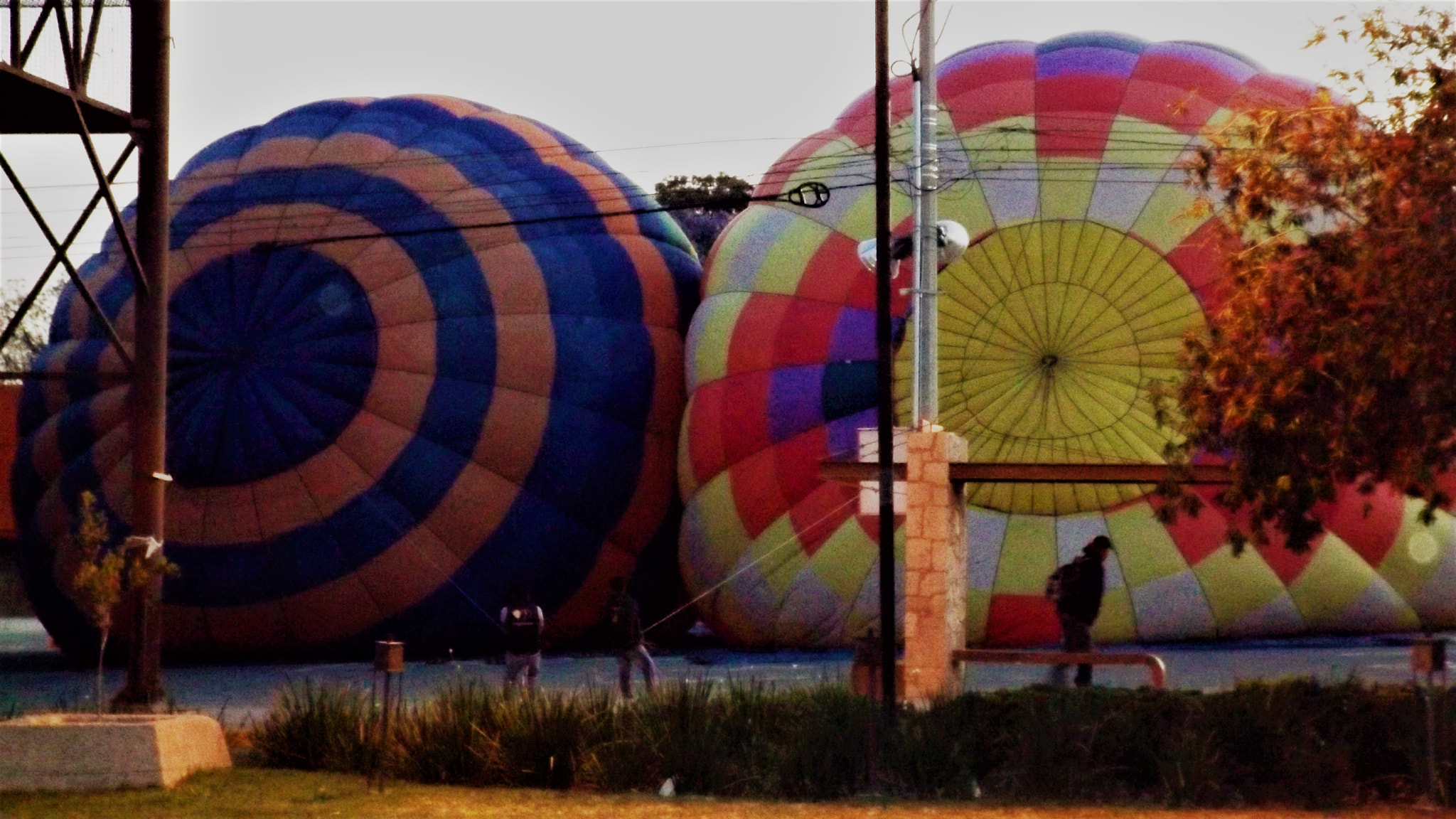 Fujifilm FinePix S4800 sample photo. Blowing up aerostats photography