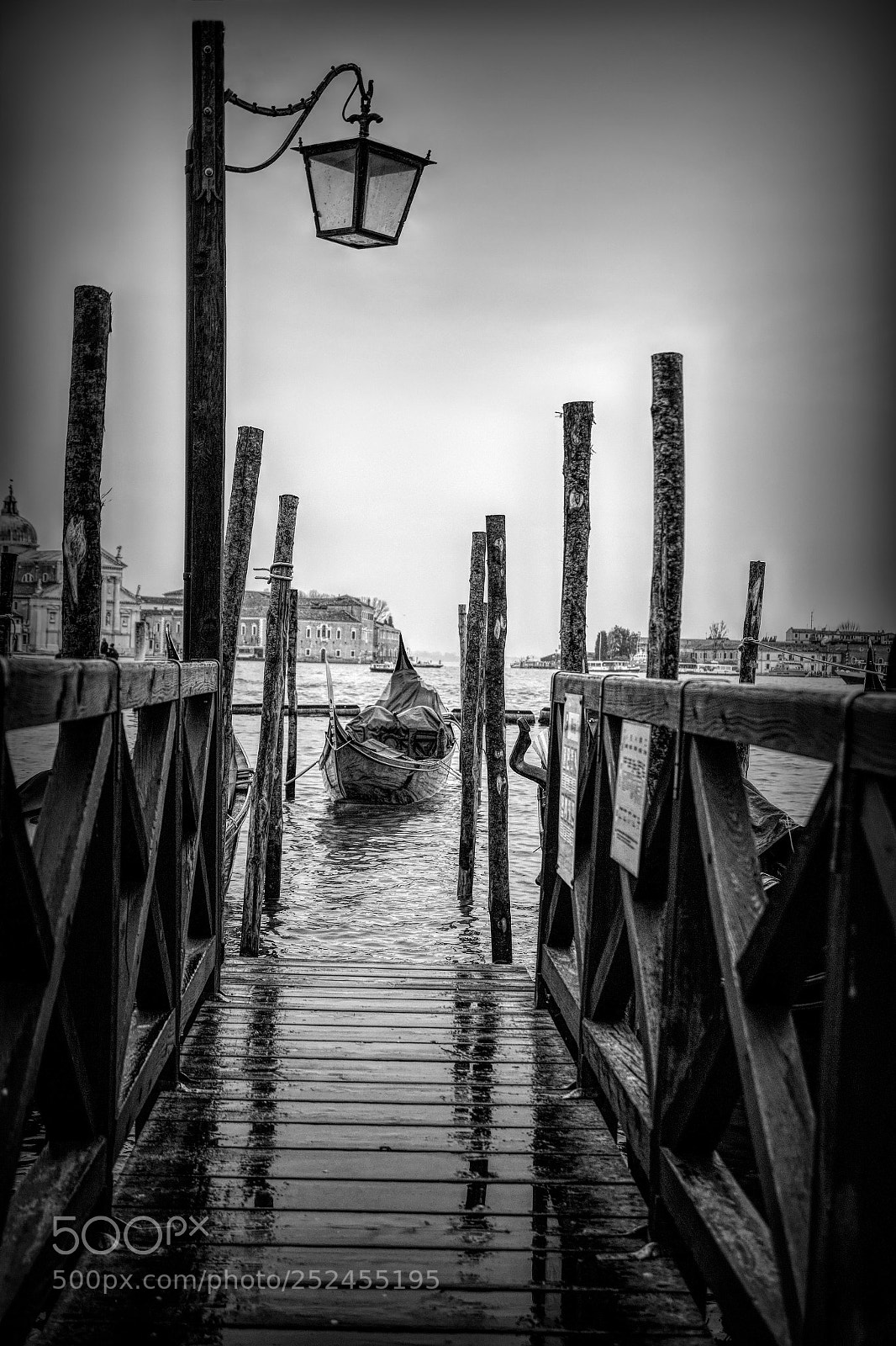 Canon EOS 70D sample photo. The lone gondola photography