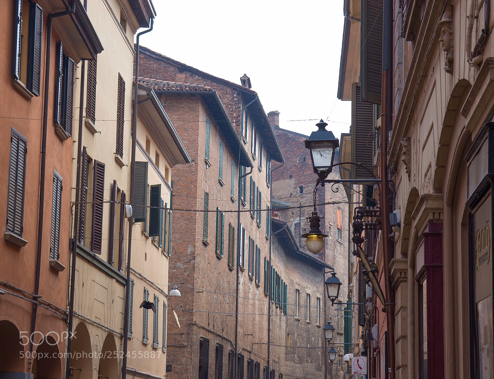 Canon EOS 100D (EOS Rebel SL1 / EOS Kiss X7) sample photo. Via augusto righi, bologna photography