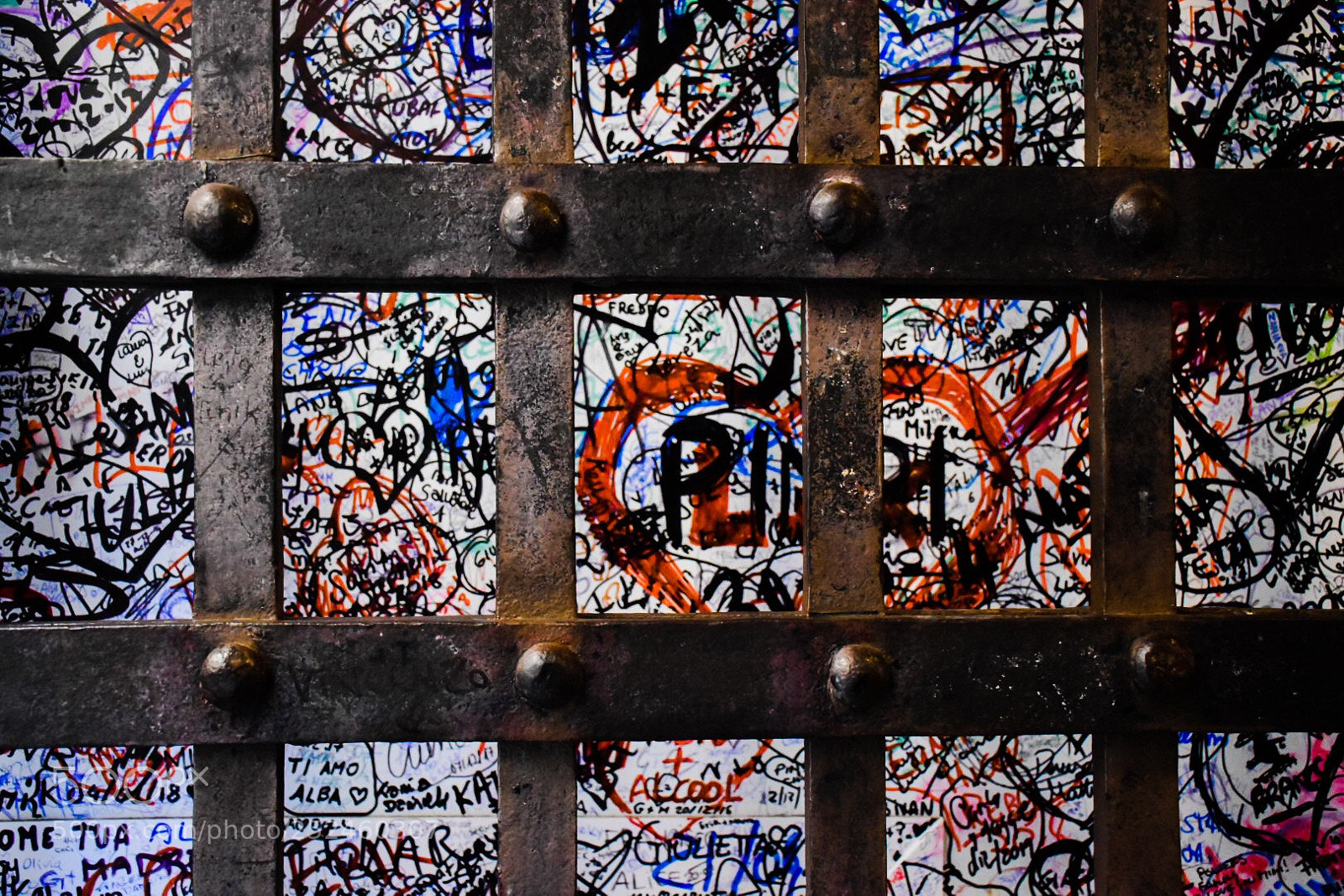 Nikon D5600 sample photo. Juliet’s balcony graffiti  photography