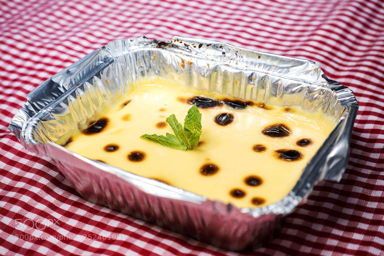Sony Cyber-shot DSC-RX100 IV sample photo. French dessert creme brulee photography