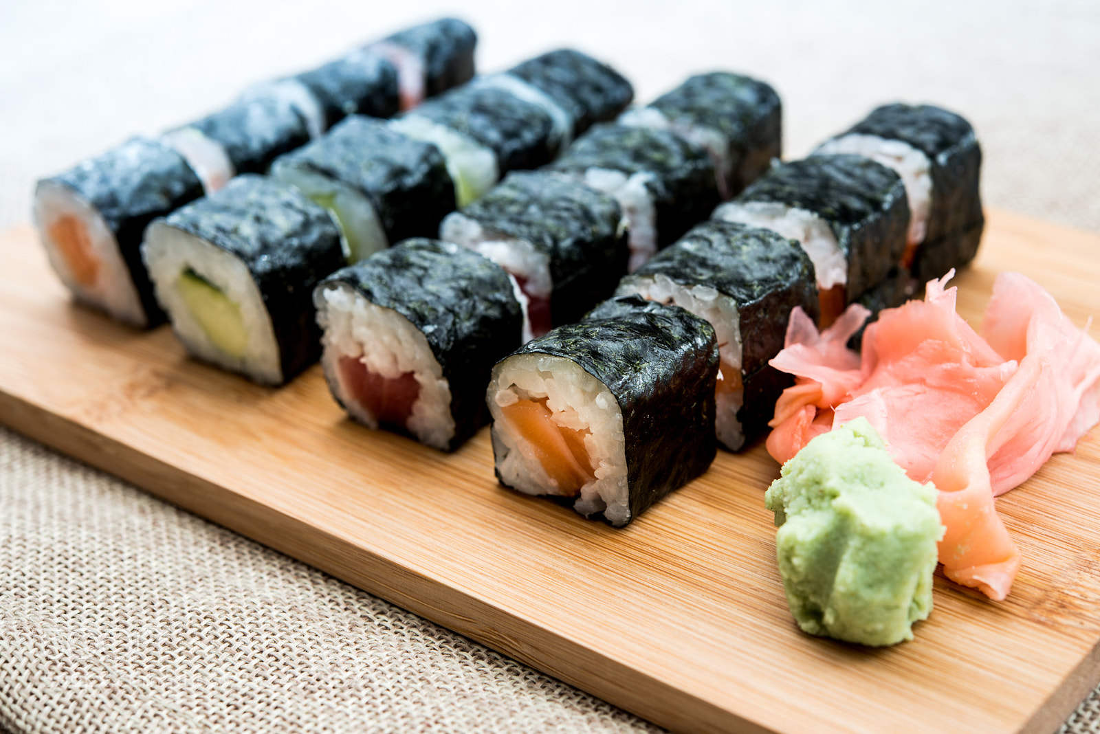 Nikon D800 sample photo. Japanese food sushi roll photography