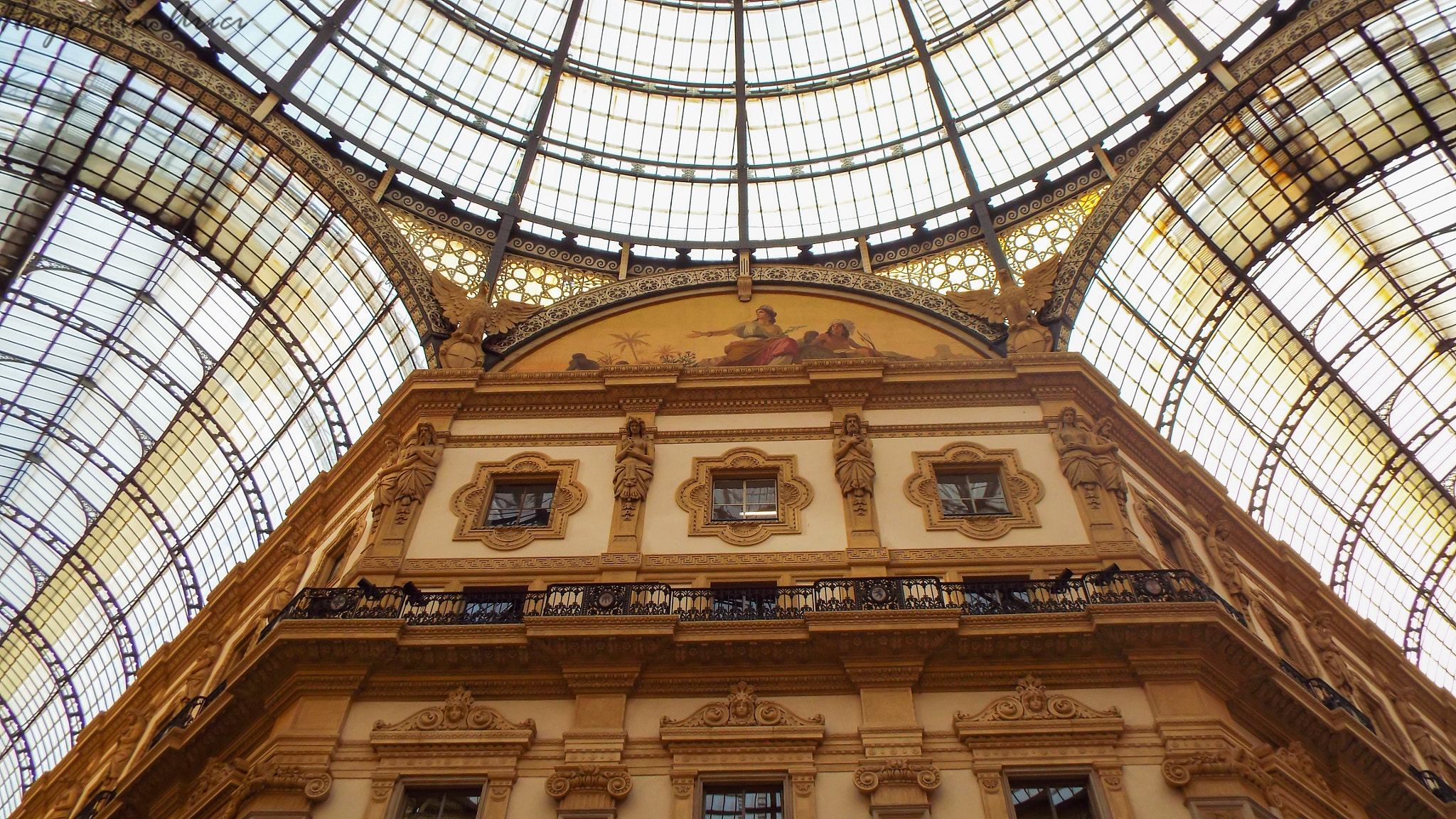 Fujifilm FinePix S8200 sample photo. Galleria vittorio emanuele -milano, İtaly photography