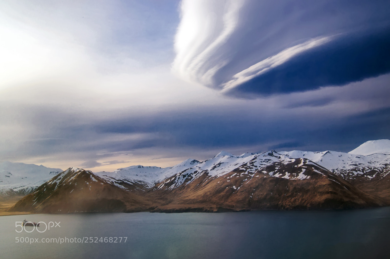 Sony SLT-A77 sample photo. Aleutian lenticular photography