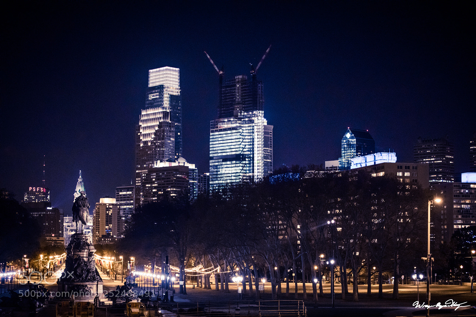 Canon EOS 5D Mark IV sample photo. Philly skyline from art photography