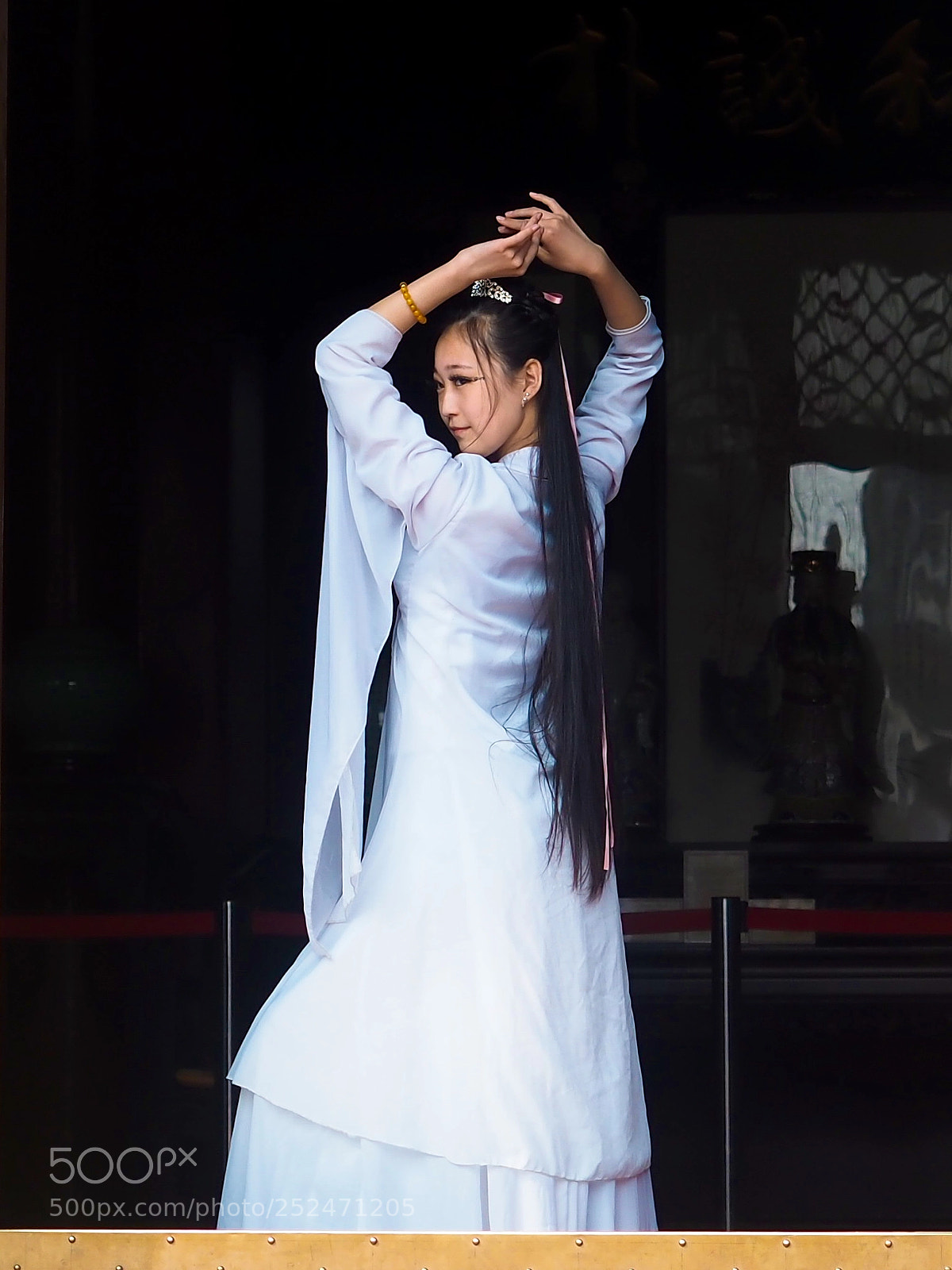 Olympus OM-D E-M5 II sample photo. Dancer of the north photography