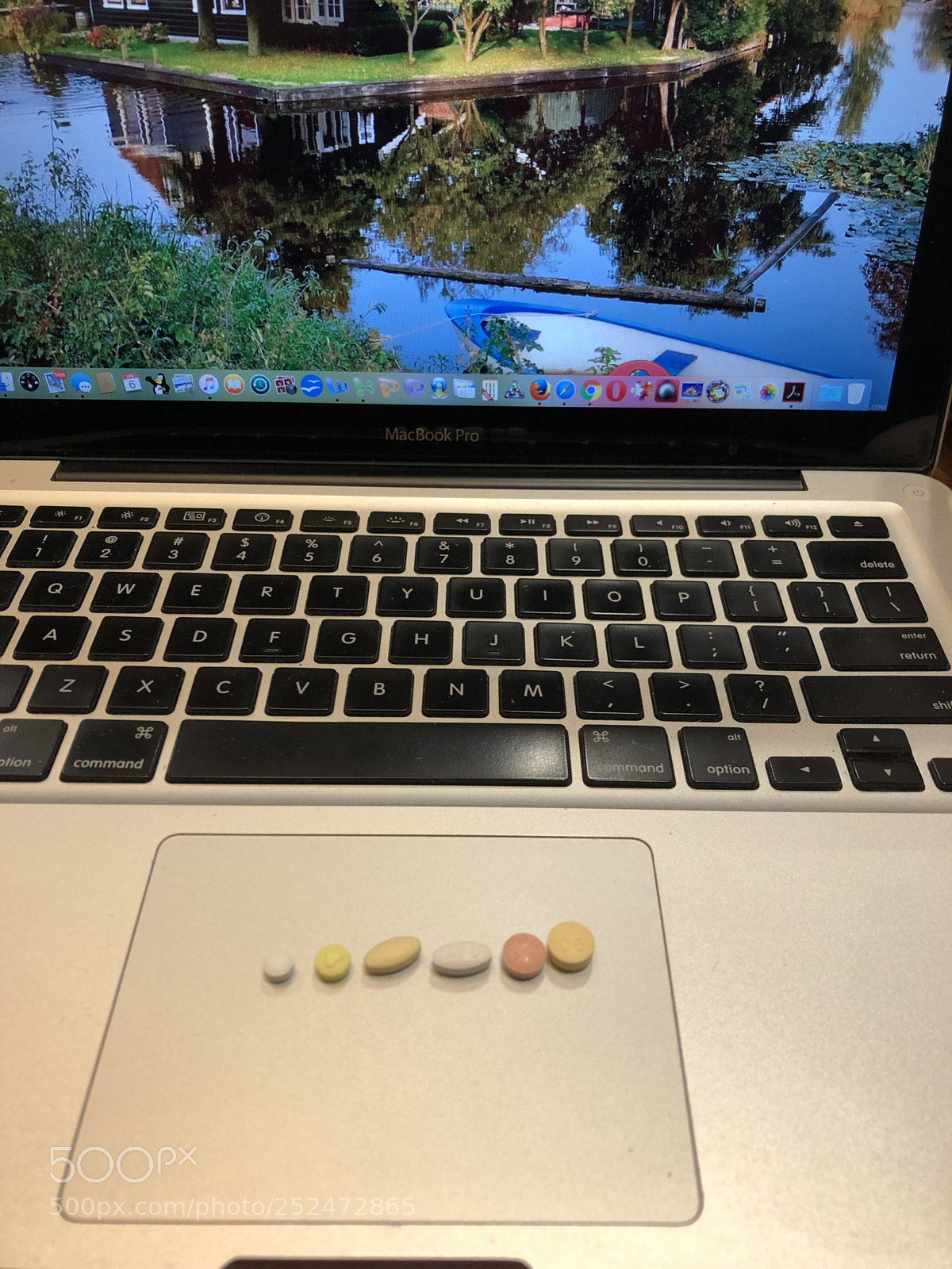 Apple iPhone 8 sample photo. Perspectiva farmacéutica matutina!! photography