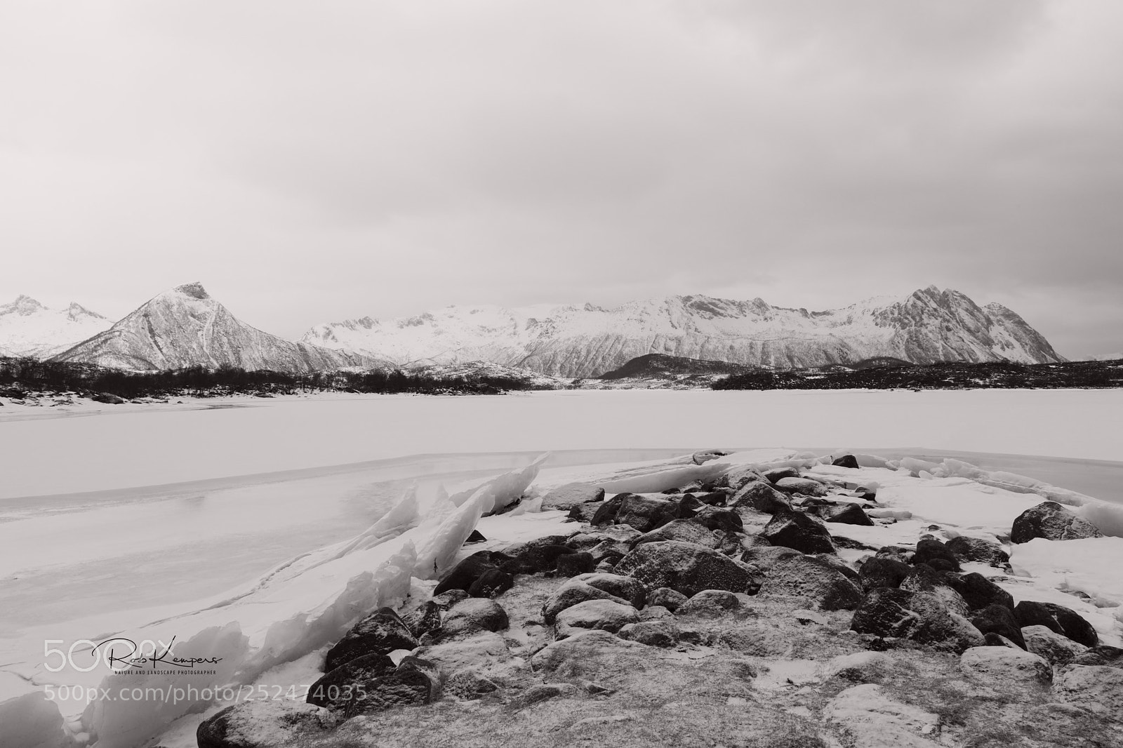 Canon EOS 5D Mark IV sample photo. It's cold photography