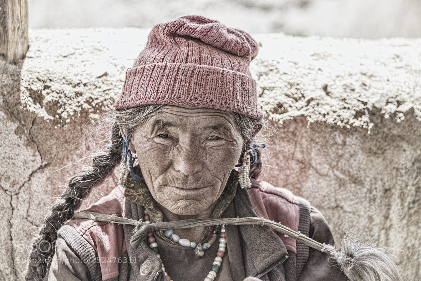 Nikon D810 sample photo. Old ladakhi woman in photography