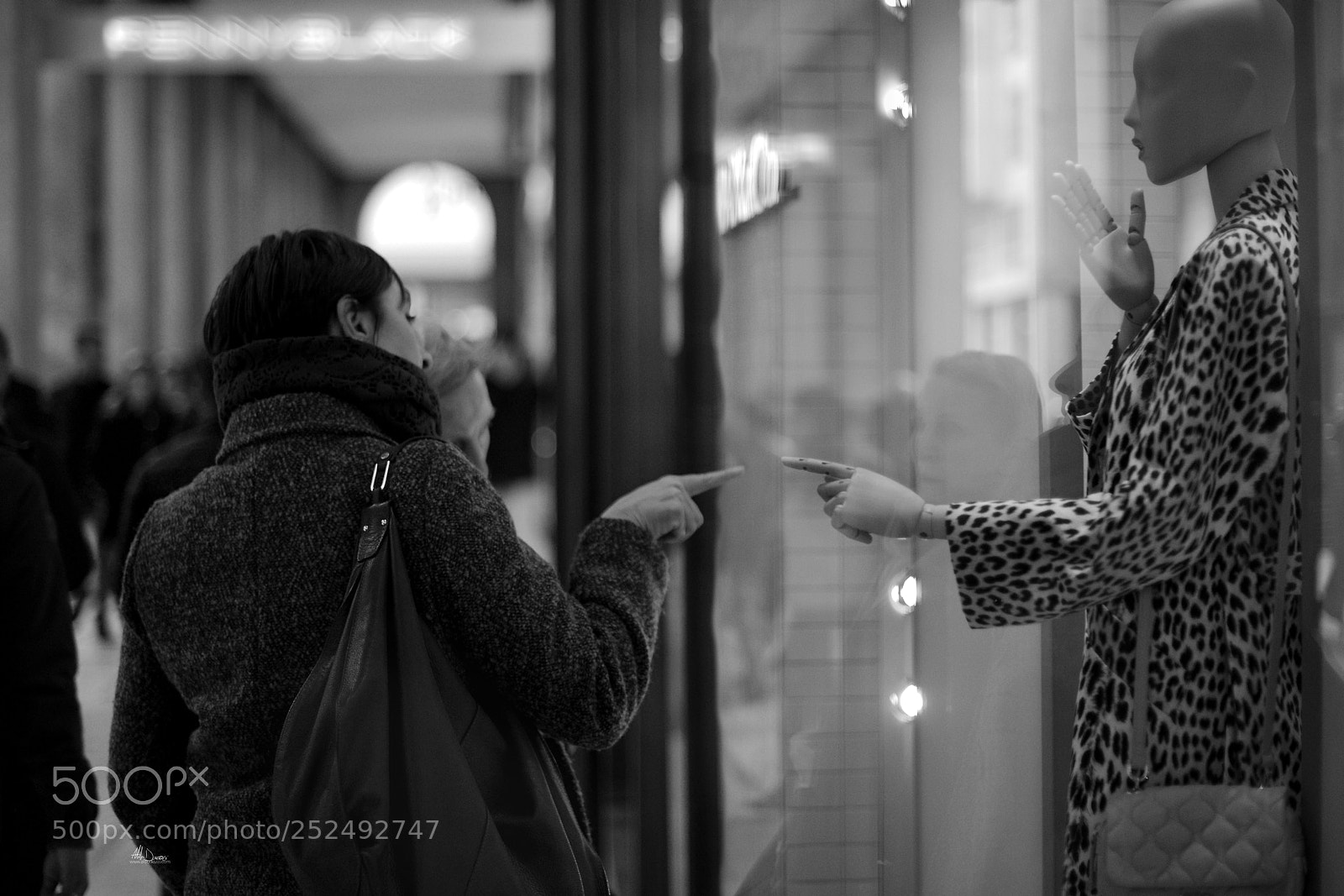Nikon D810 sample photo. Street shopping photography
