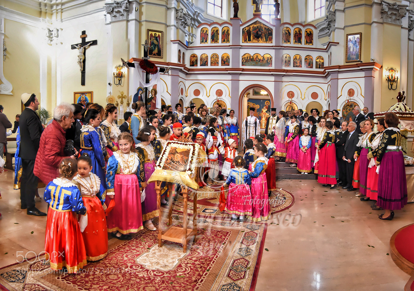 Nikon D7200 sample photo. Tutte in chiesa. vallje photography