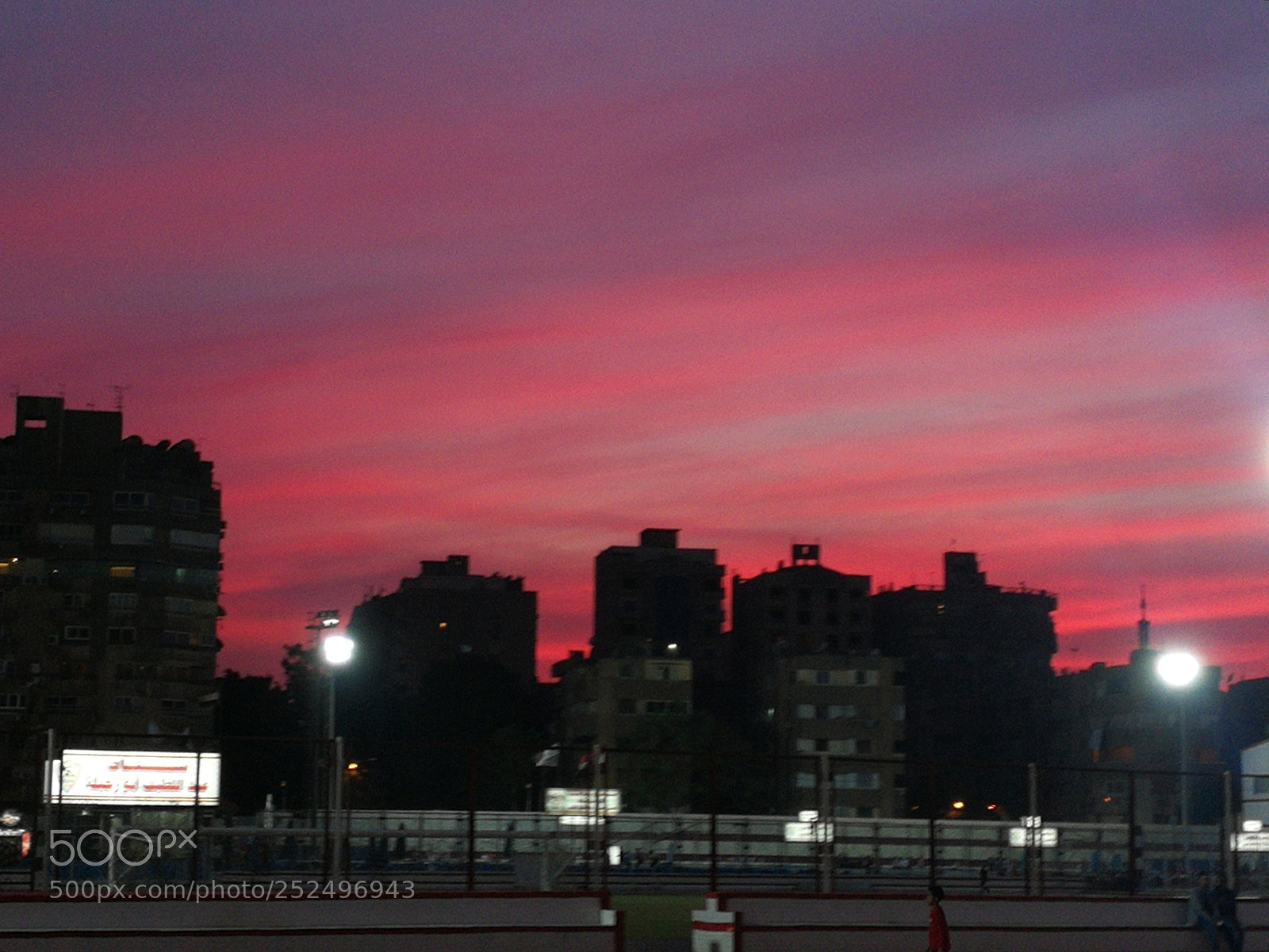 HUAWEI Mate 9 sample photo. Red above the pitch photography