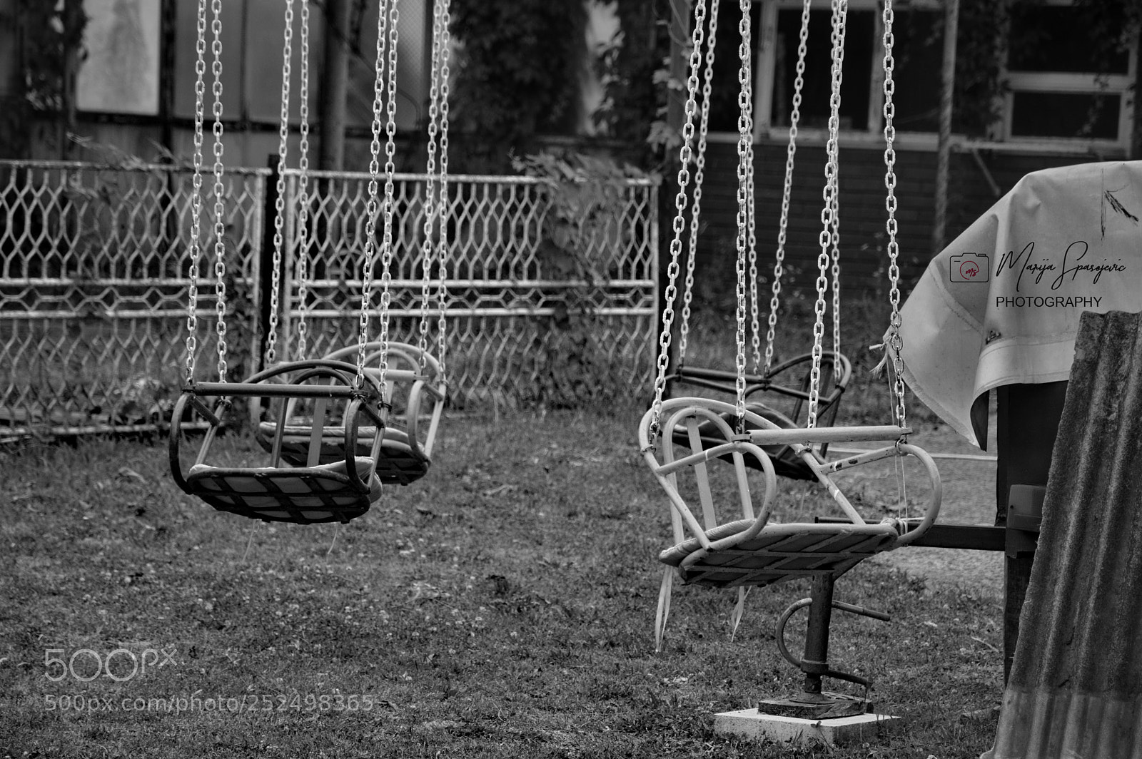 Nikon D3200 sample photo. Roundabout photography