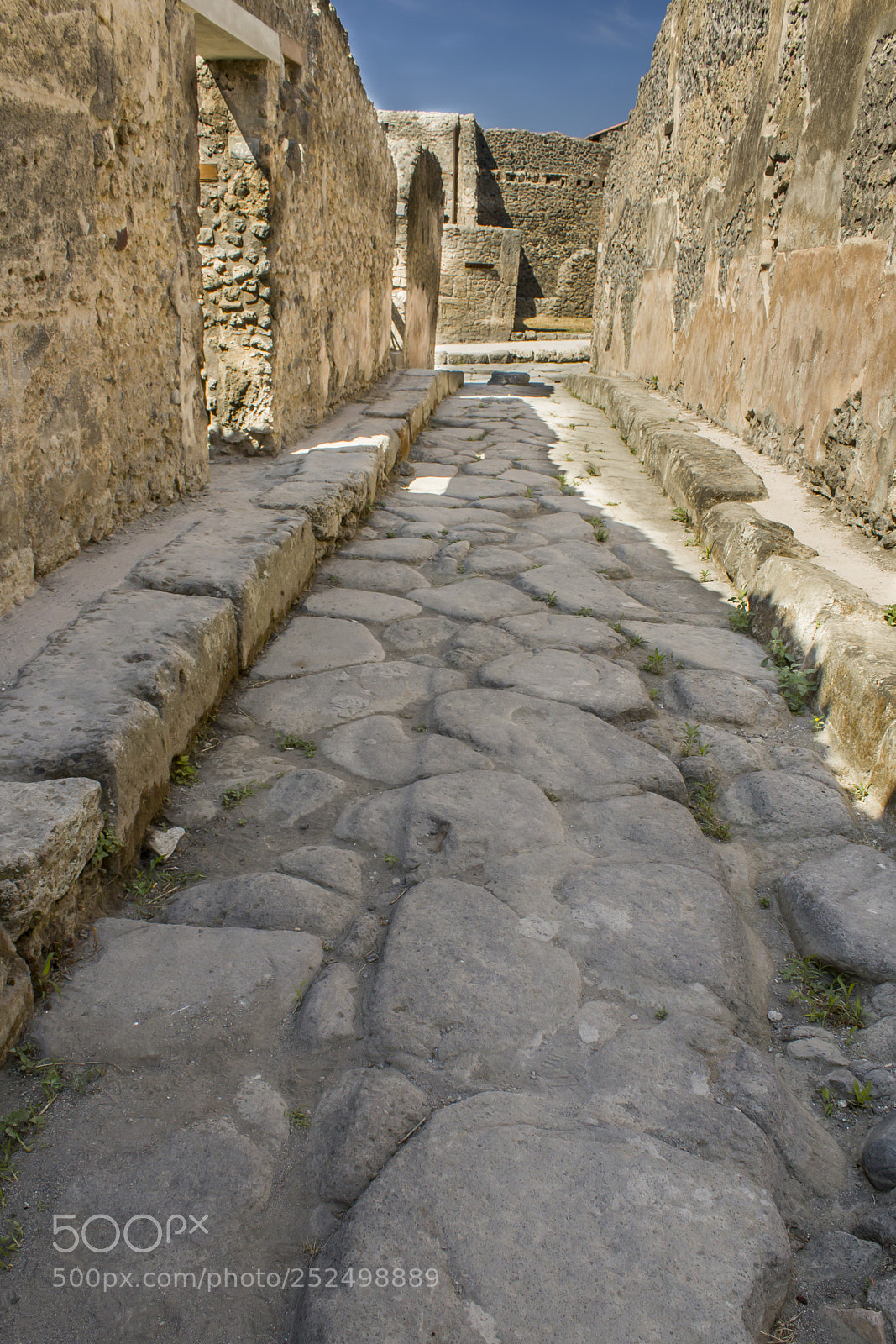 Canon EOS 760D (EOS Rebel T6s / EOS 8000D) sample photo. Pompeii street photography