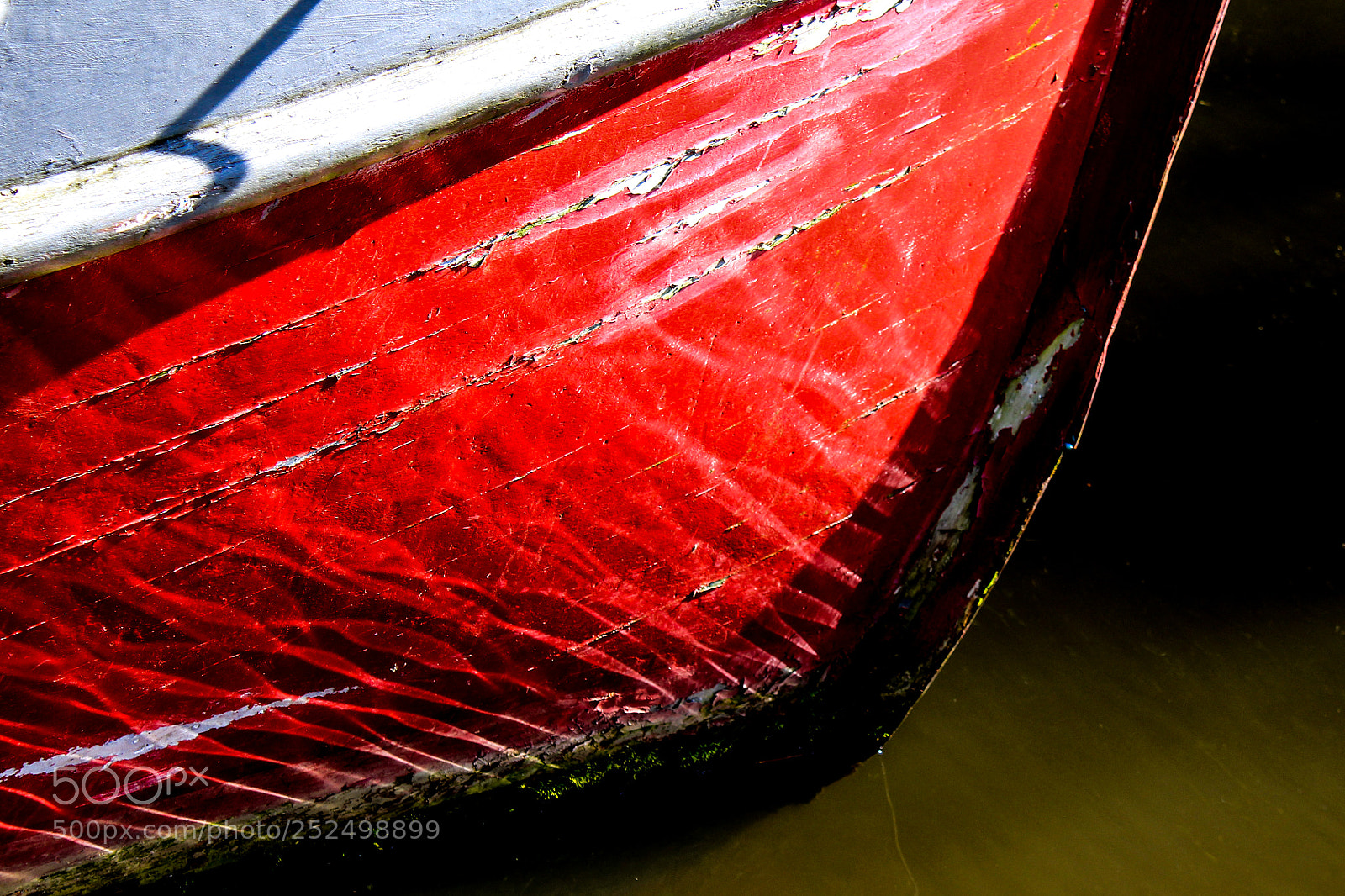 Canon EOS 1300D (EOS Rebel T6 / EOS Kiss X80) sample photo. Boat red photography